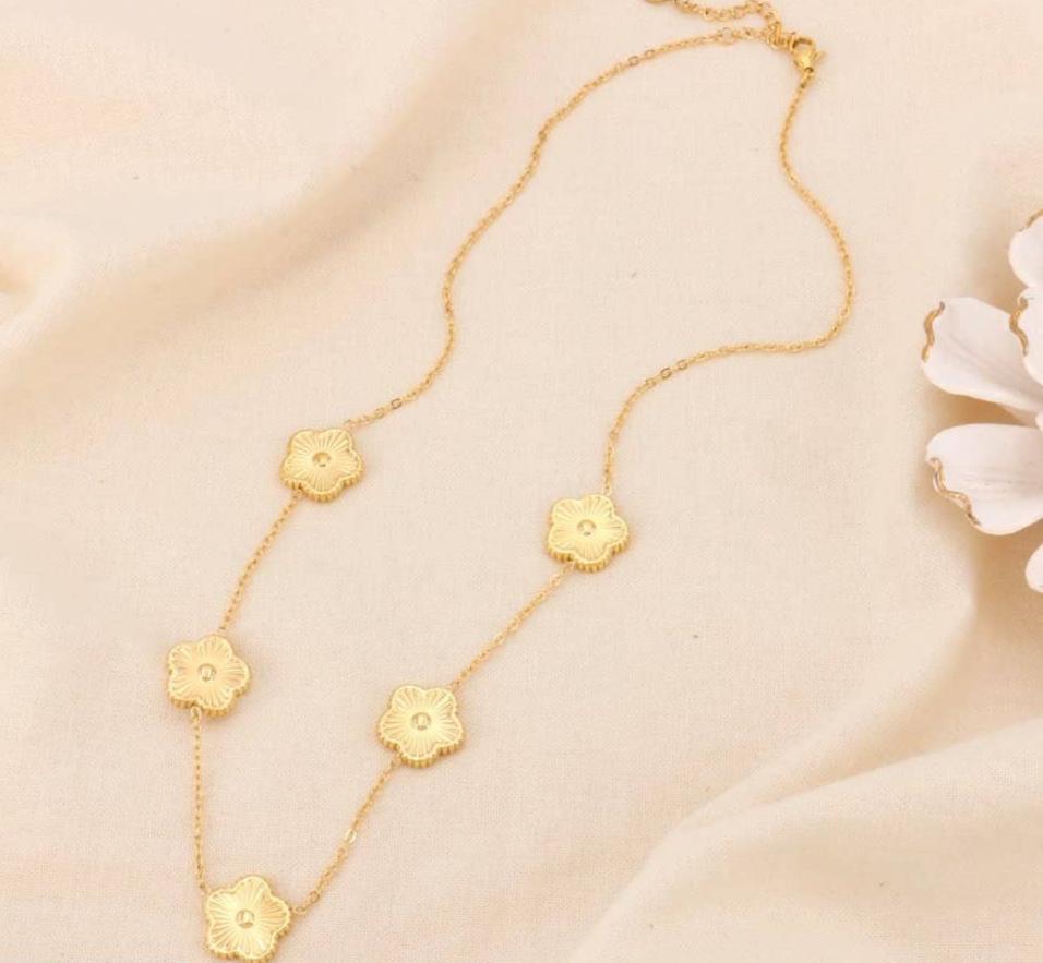 Gold flower necklace - 0124088