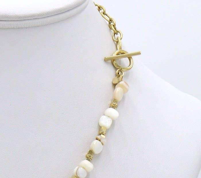 White beaded necklace with T-bar - 0122106