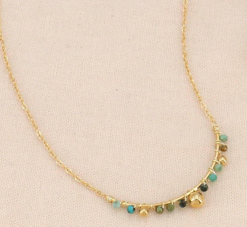 Gold necklace with mini green stones - 0124049