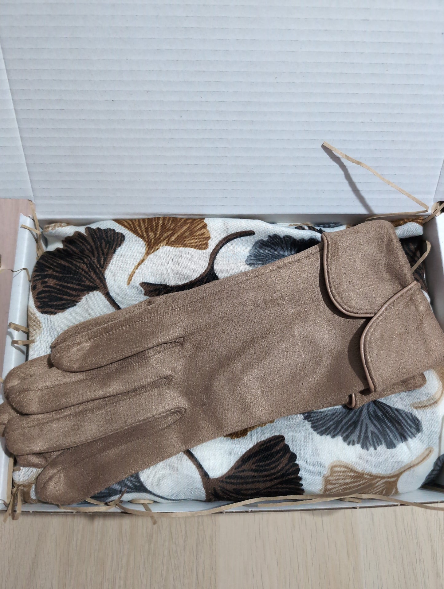 Gift Box - Signature Gloves - Brown Ginkgo