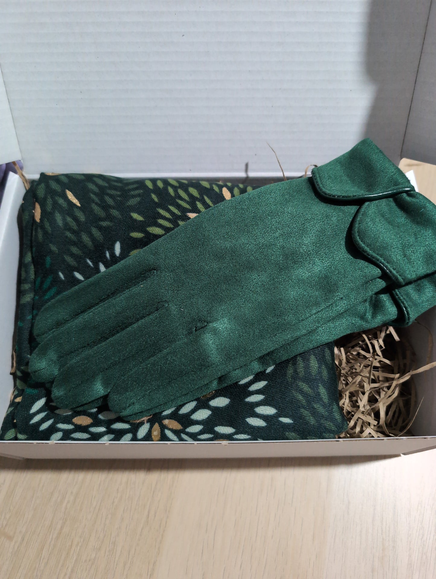 Gift Box - Signature Gloves - Green Fireworks